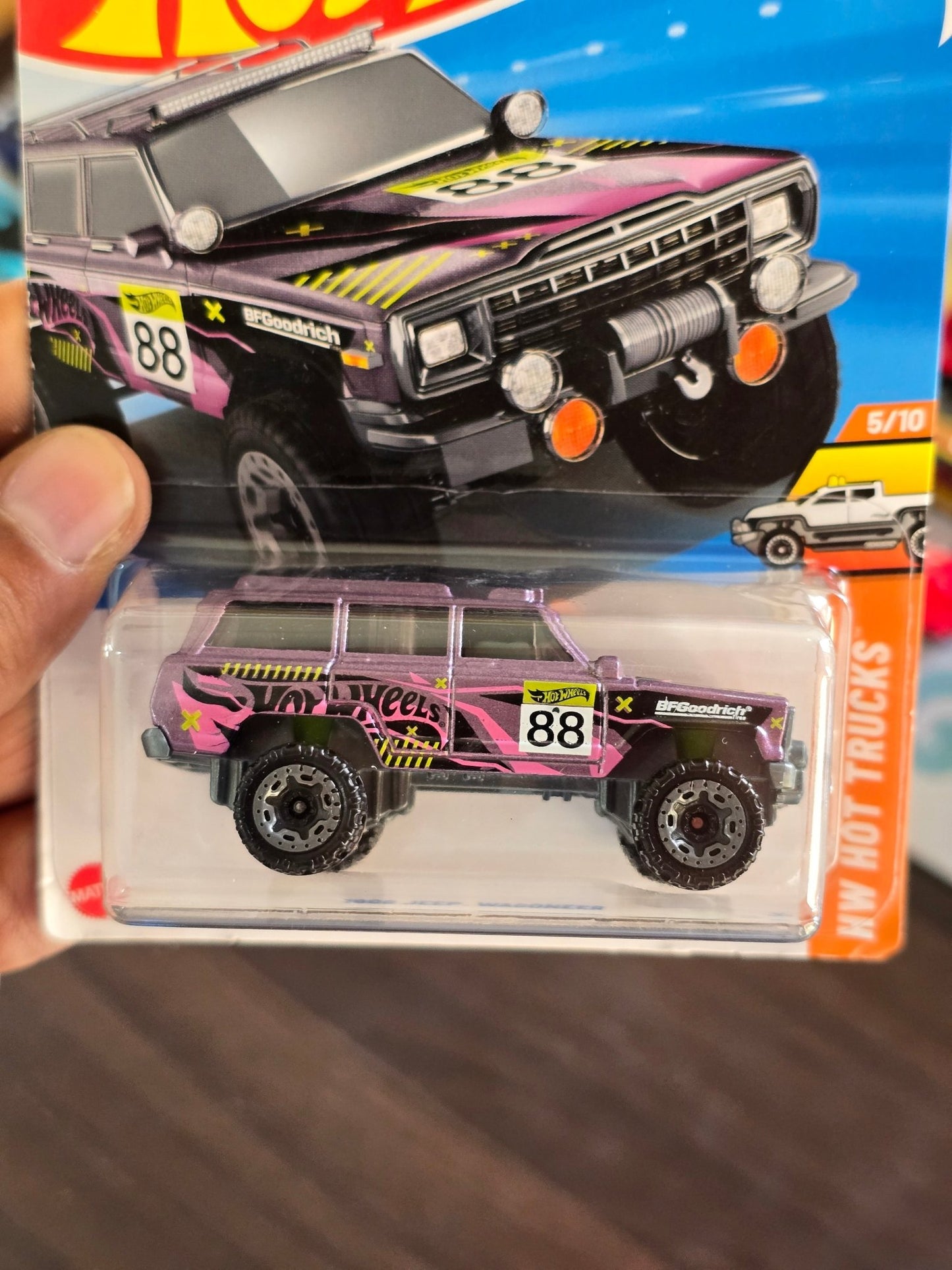 Hot Wheels 1988 Jeep Wagoneer (Imported) - Kinder Logs