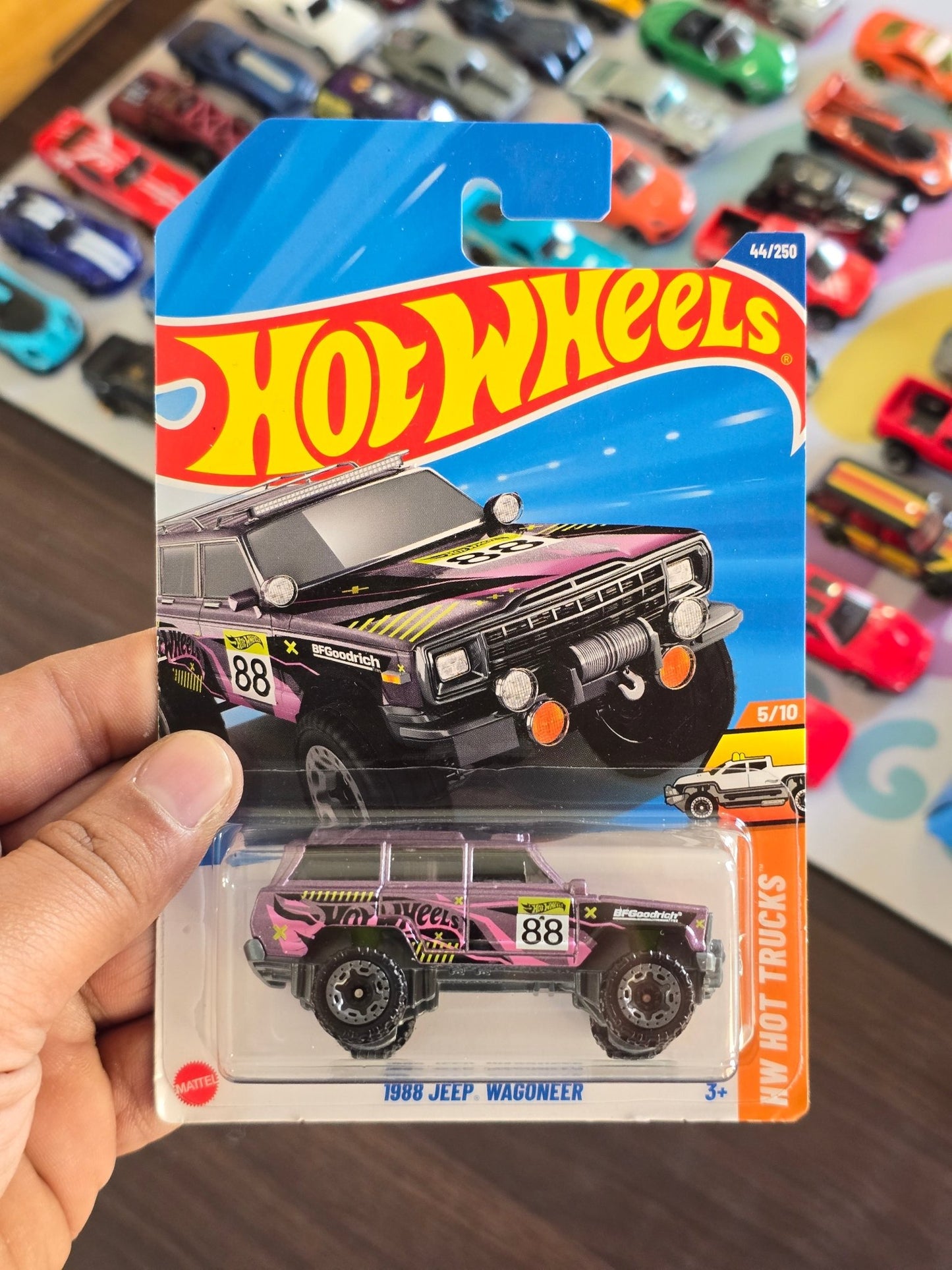 Hot Wheels 1988 Jeep Wagoneer (Imported) - Kinder Logs