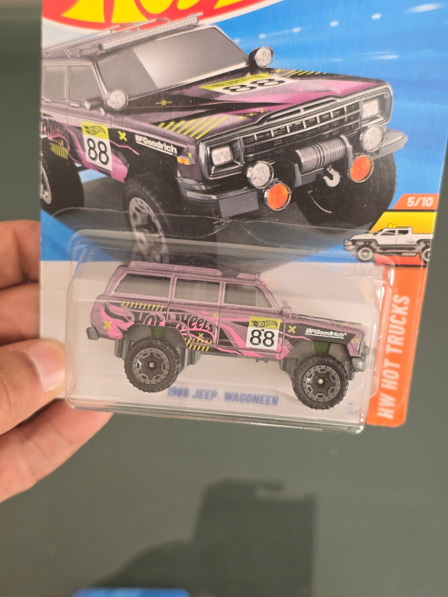 Hot Wheels 1988 Jeep Wagoneer (Imported) - Kinder Logs