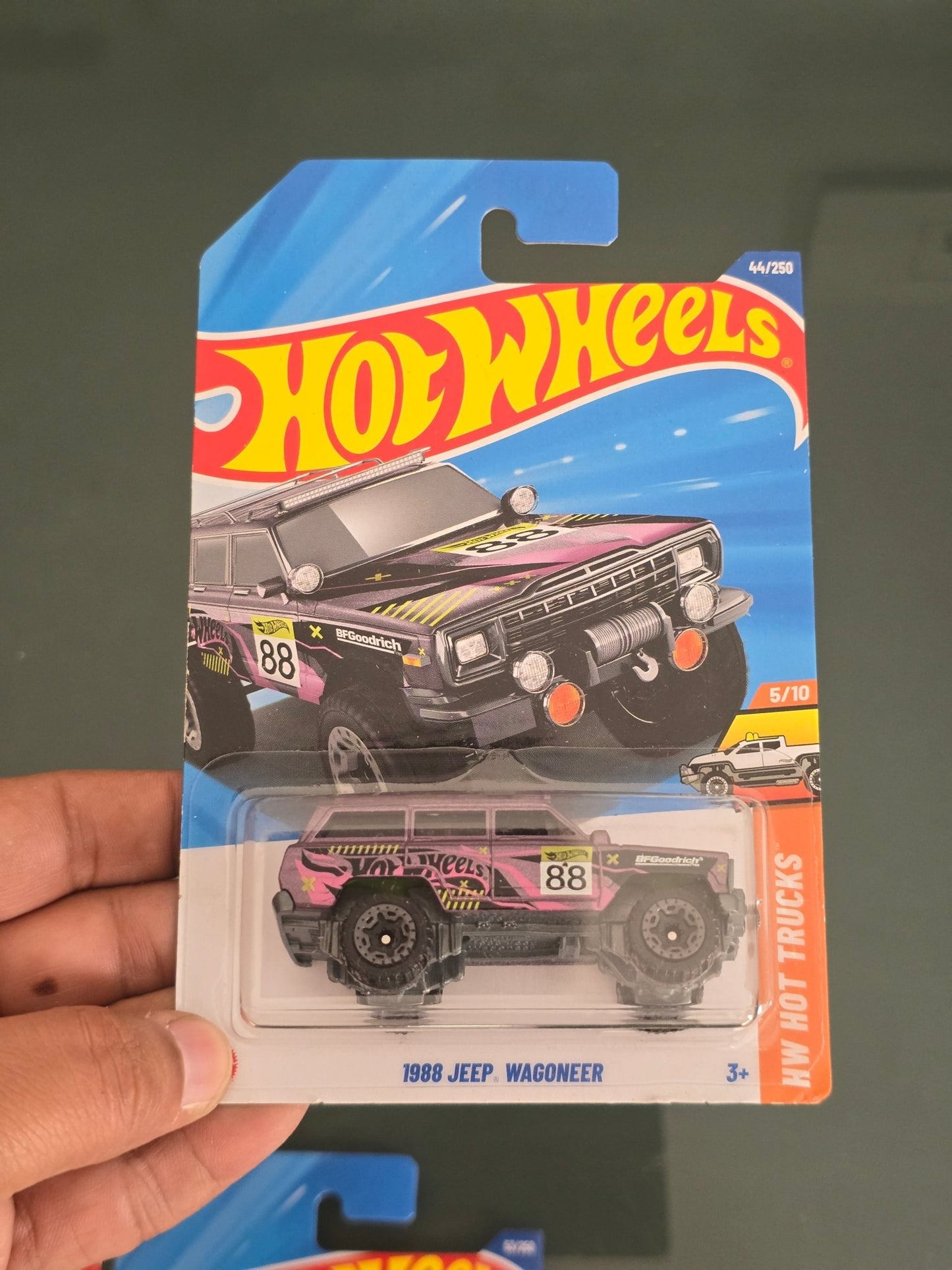 Hot Wheels 1988 Jeep Wagoneer (Imported) - Kinder Logs
