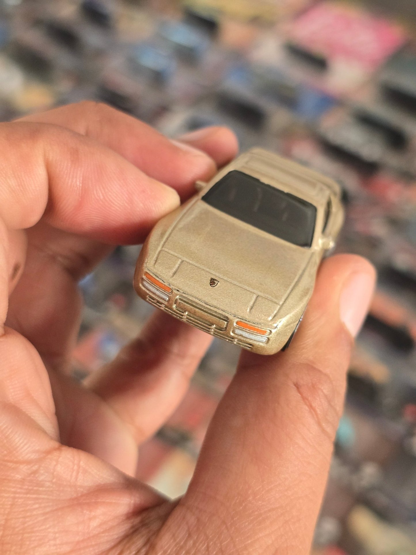 Hot Wheels 1989 Porsche 944 Turbo - Gold (2020 Card) - Kinder Logs