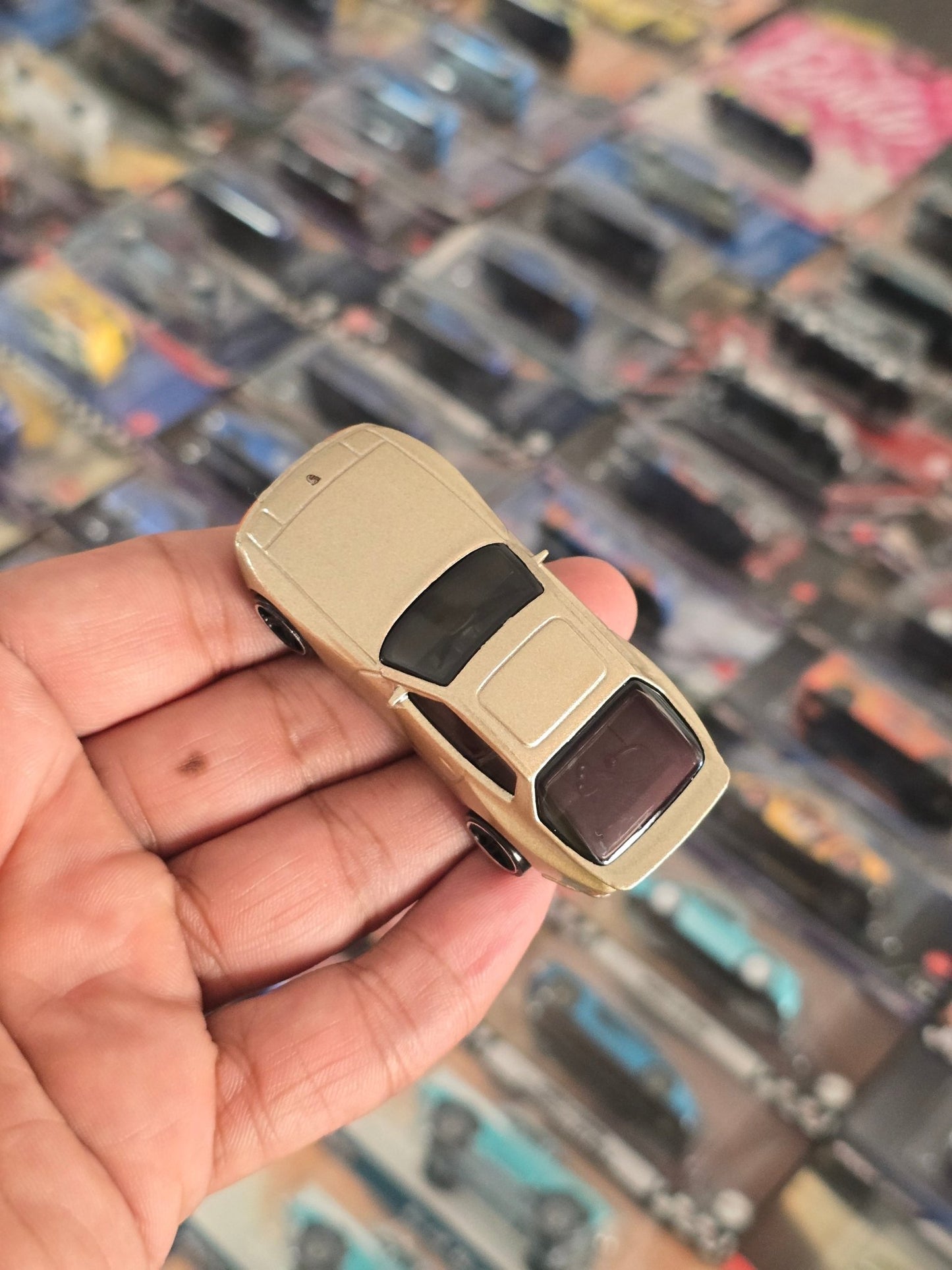 Hot Wheels 1989 Porsche 944 Turbo - Gold (2020 Card) - Kinder Logs