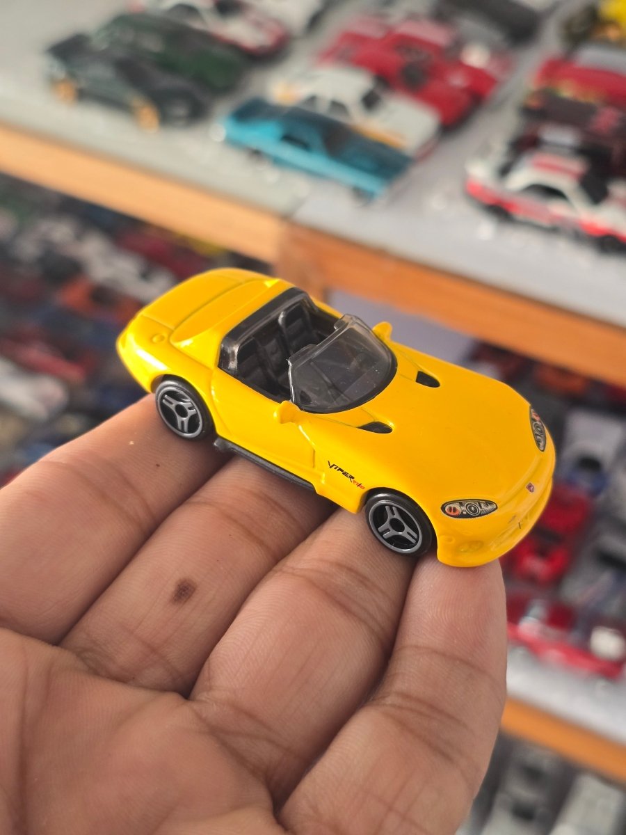 Hot Wheels 1992 Dodge Viper RT/10 - Yellow (Uncarded) - Kinder Logs