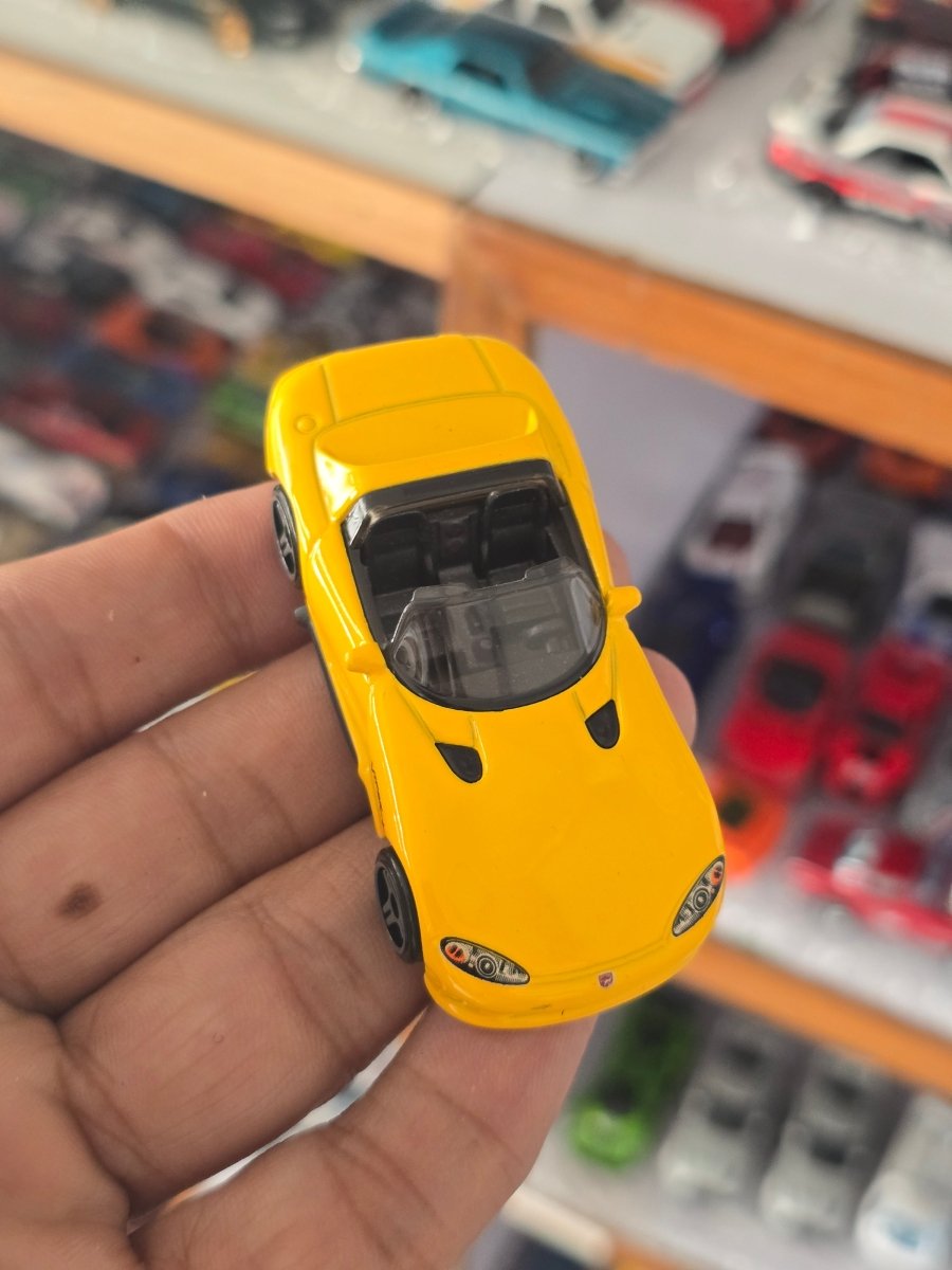Hot Wheels 1992 Dodge Viper RT/10 - Yellow (Uncarded) - Kinder Logs
