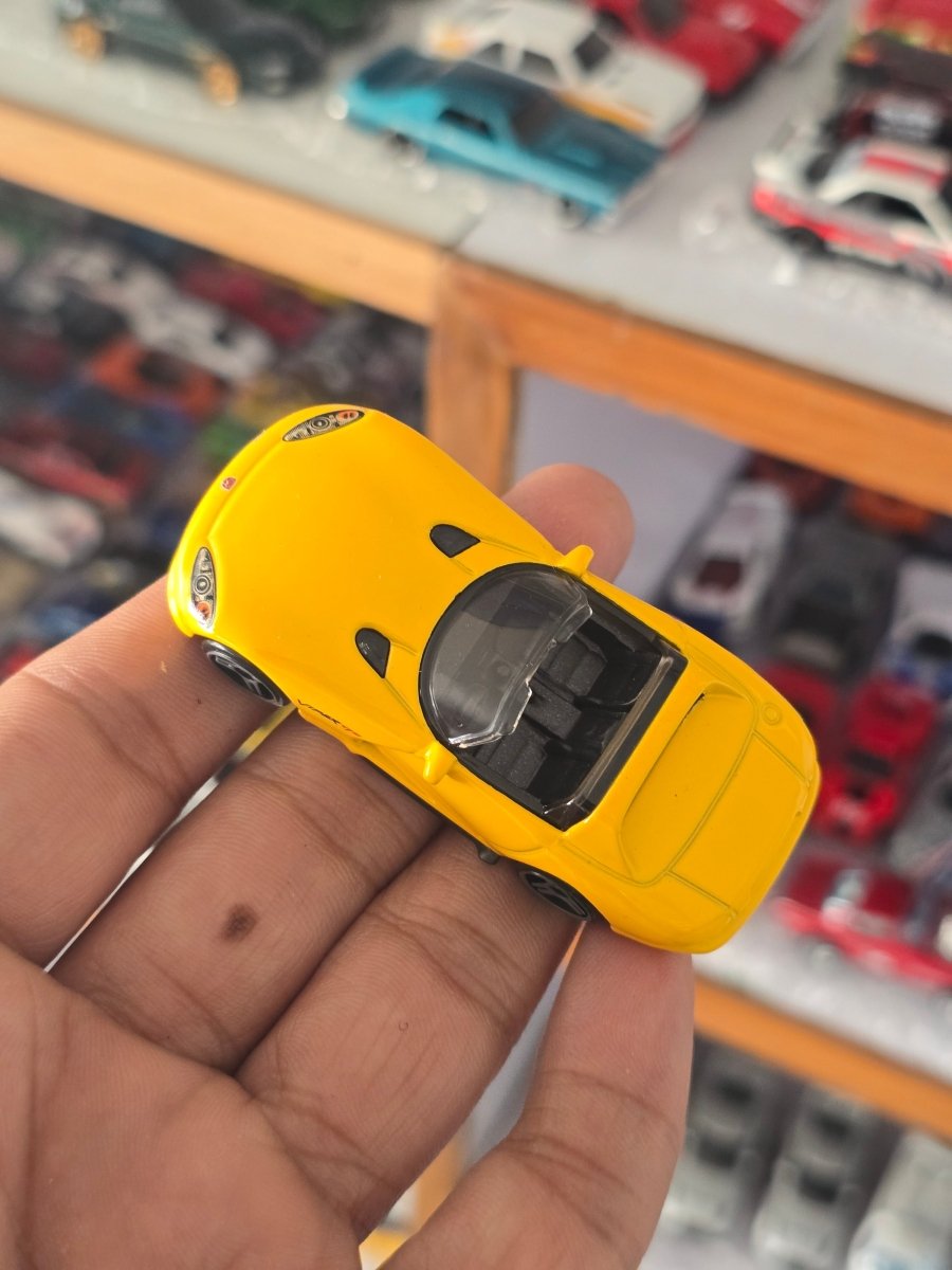 Hot Wheels 1992 Dodge Viper RT/10 - Yellow (Uncarded) - Kinder Logs