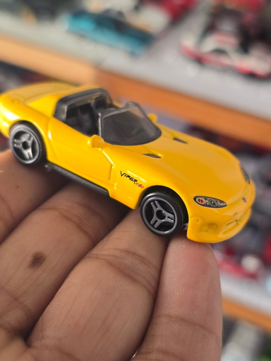 Hot Wheels 1992 Dodge Viper RT/10 - Yellow (Uncarded) - Kinder Logs