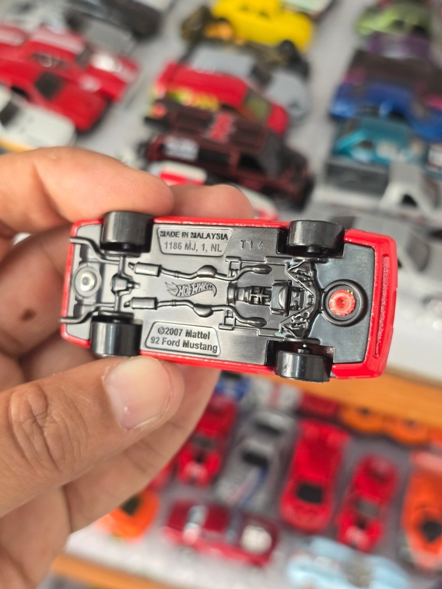 Hot Wheels 1992 Ford Mustang - Red (Uncarded) - Kinder Logs