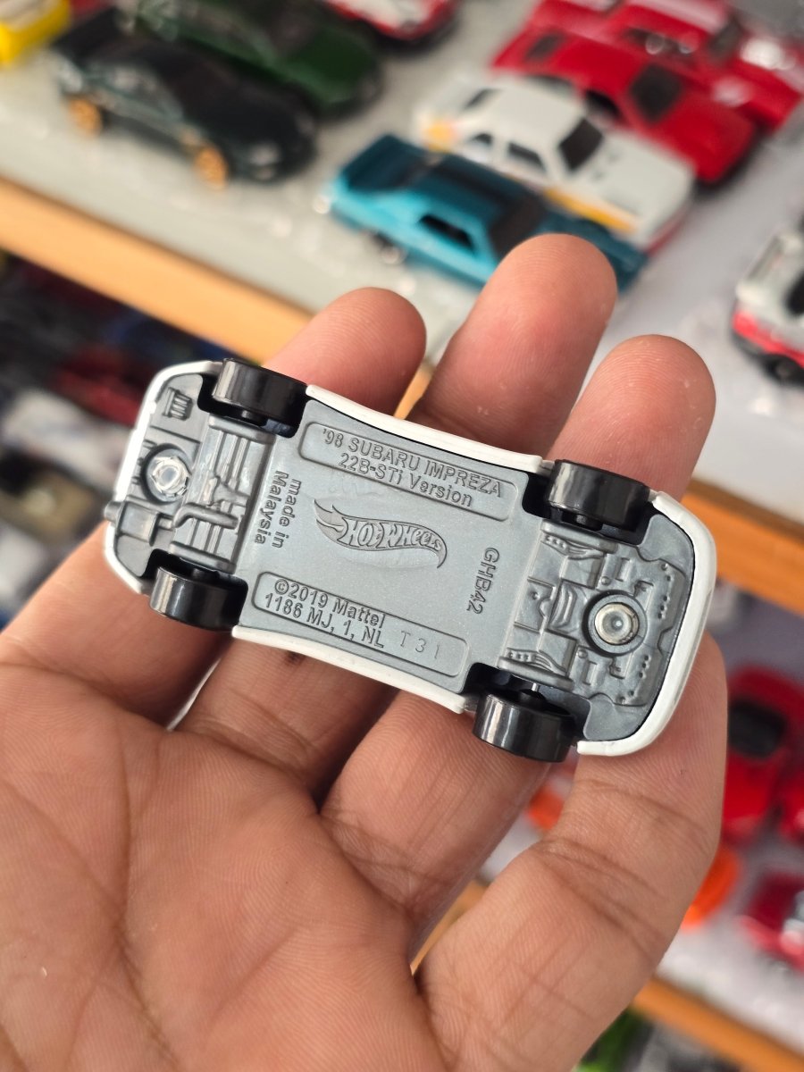 Hot Wheels 1998 Subaru Impreza 22B STi - White (Uncarded) - Kinder Logs