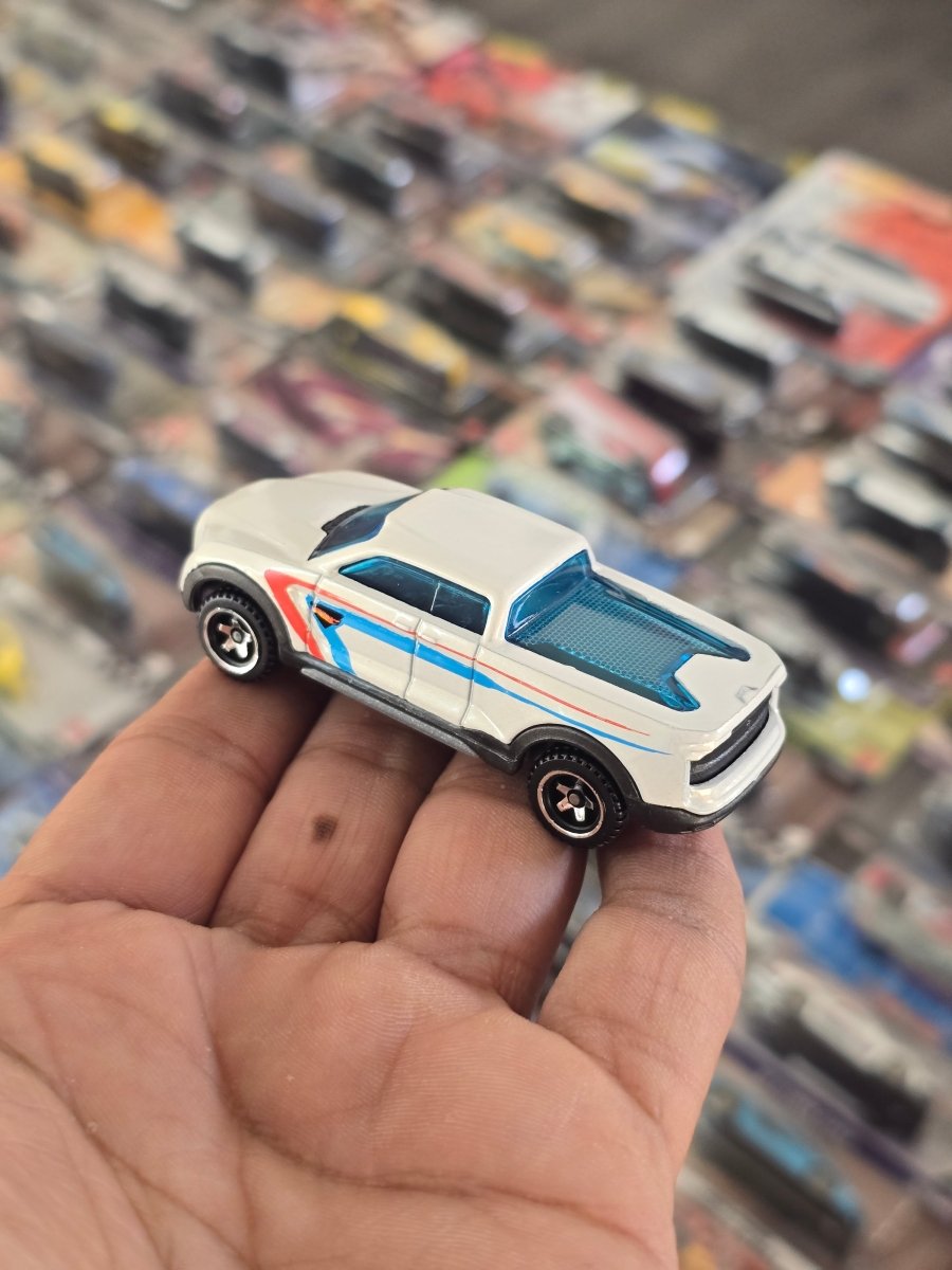 Hot Wheels 2 - Tuff Pickup Truck - Netflix Series (Uncarded) - Kinder Logs