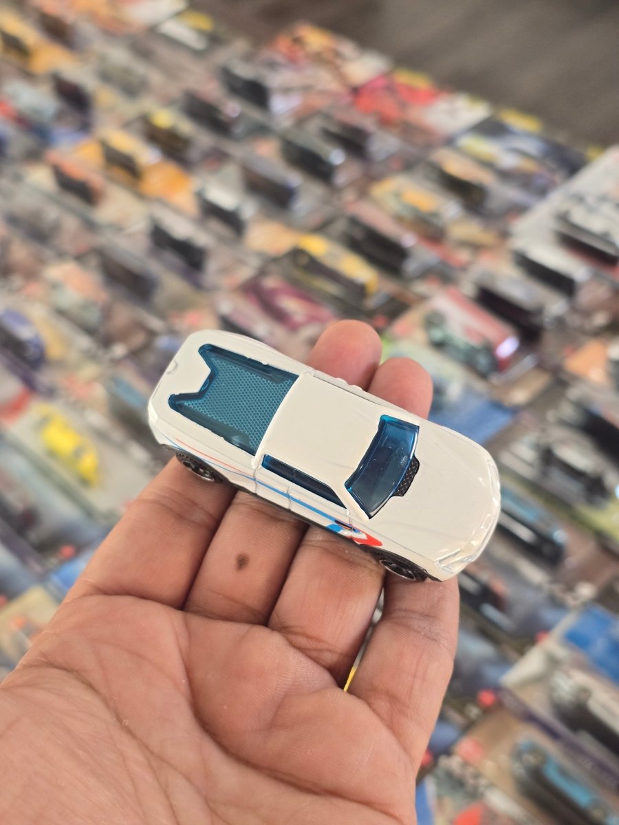 Hot Wheels 2 - Tuff Pickup Truck - Netflix Series (Uncarded) - Kinder Logs