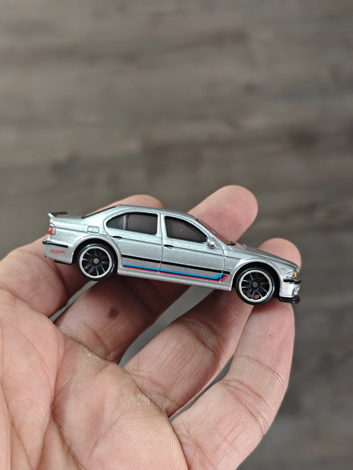 Hot Wheels 2001 BMW M5 - Silver (Uncarded) - Kinder Logs