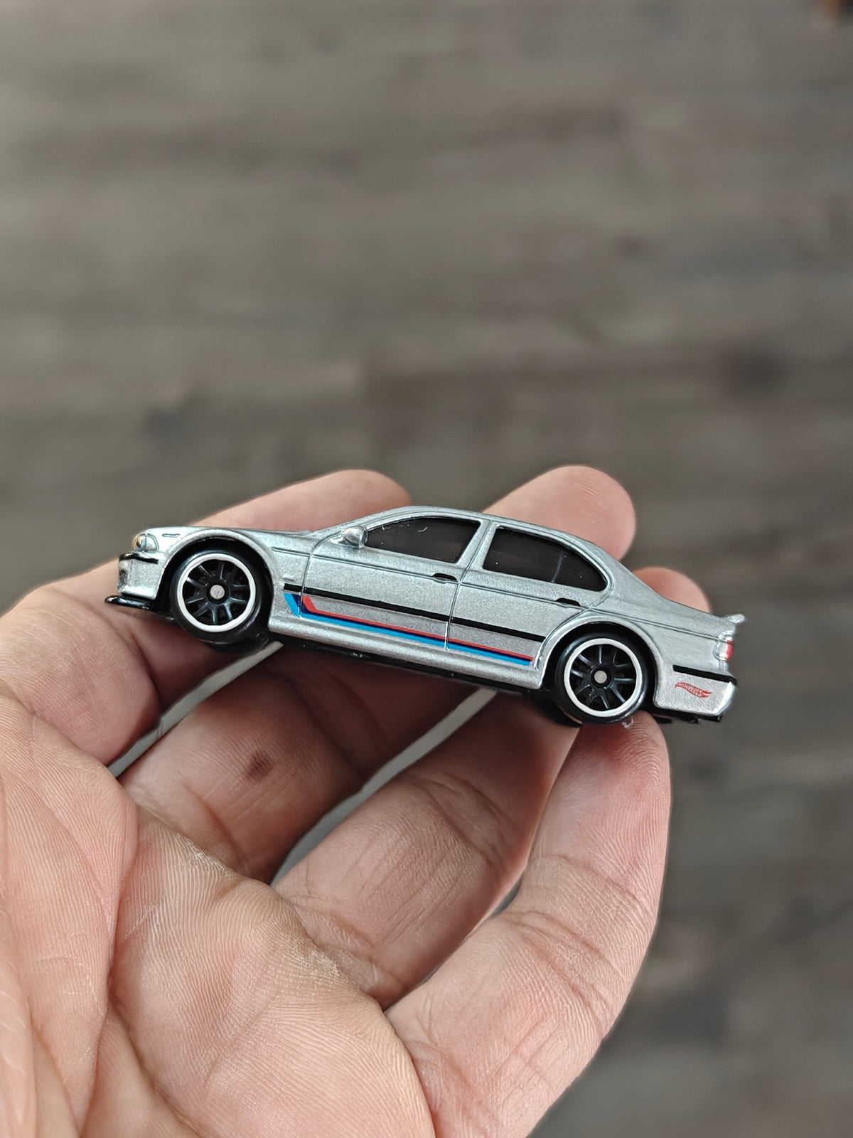 Hot Wheels 2001 BMW M5 - Silver (Uncarded) - Kinder Logs