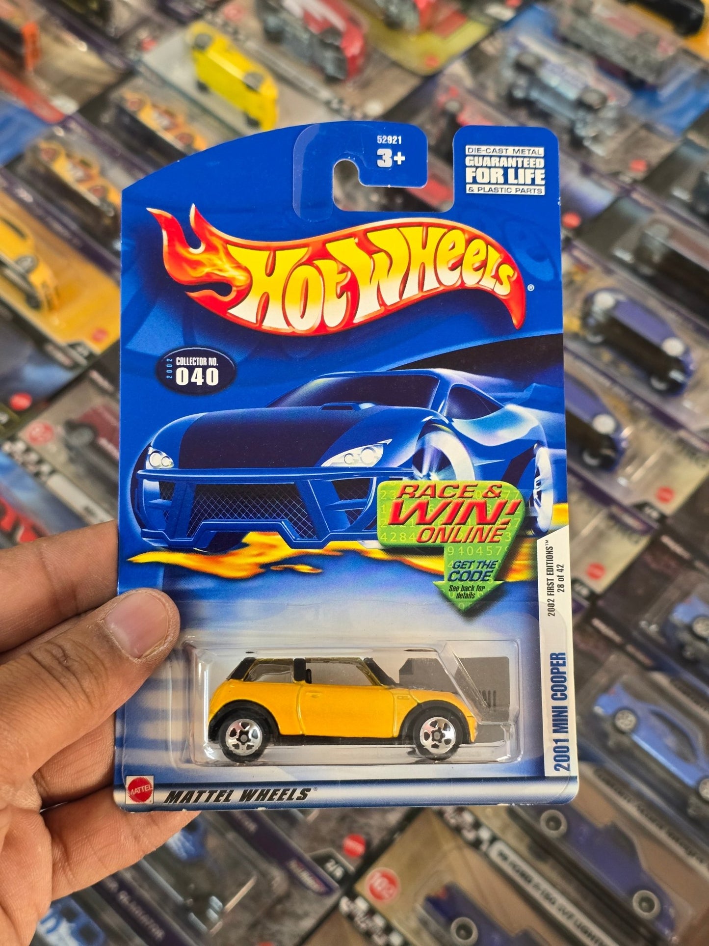 Hot Wheels 2001 Mini Cooper - Collector No. 040 - Kinder Logs