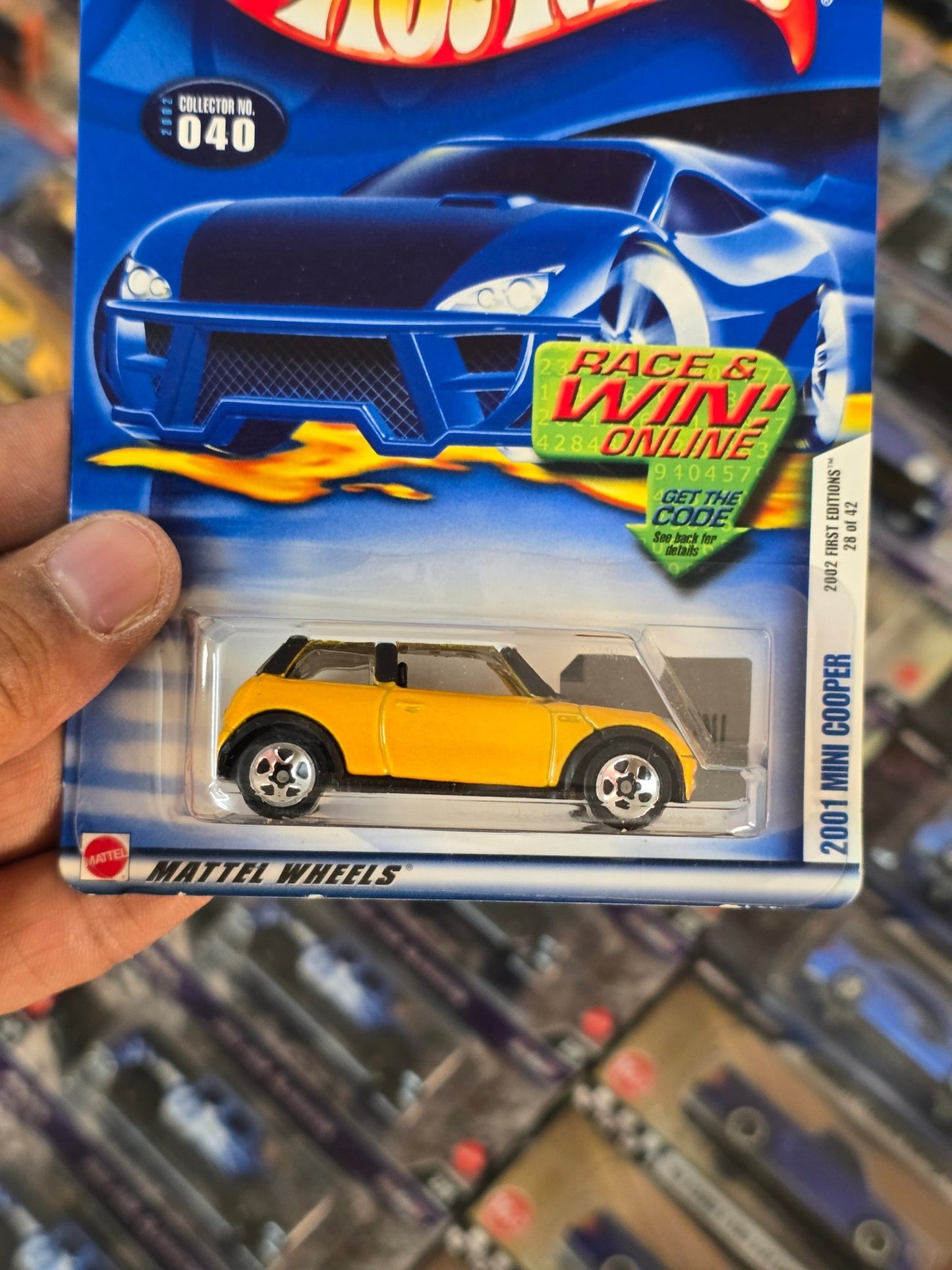 Hot Wheels 2001 Mini Cooper - Collector No. 040 - Kinder Logs