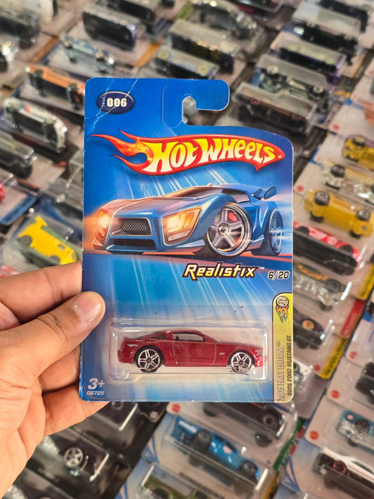 Hot Wheels 2005 Ford Mustang GT (2004 Card) - Kinder Logs