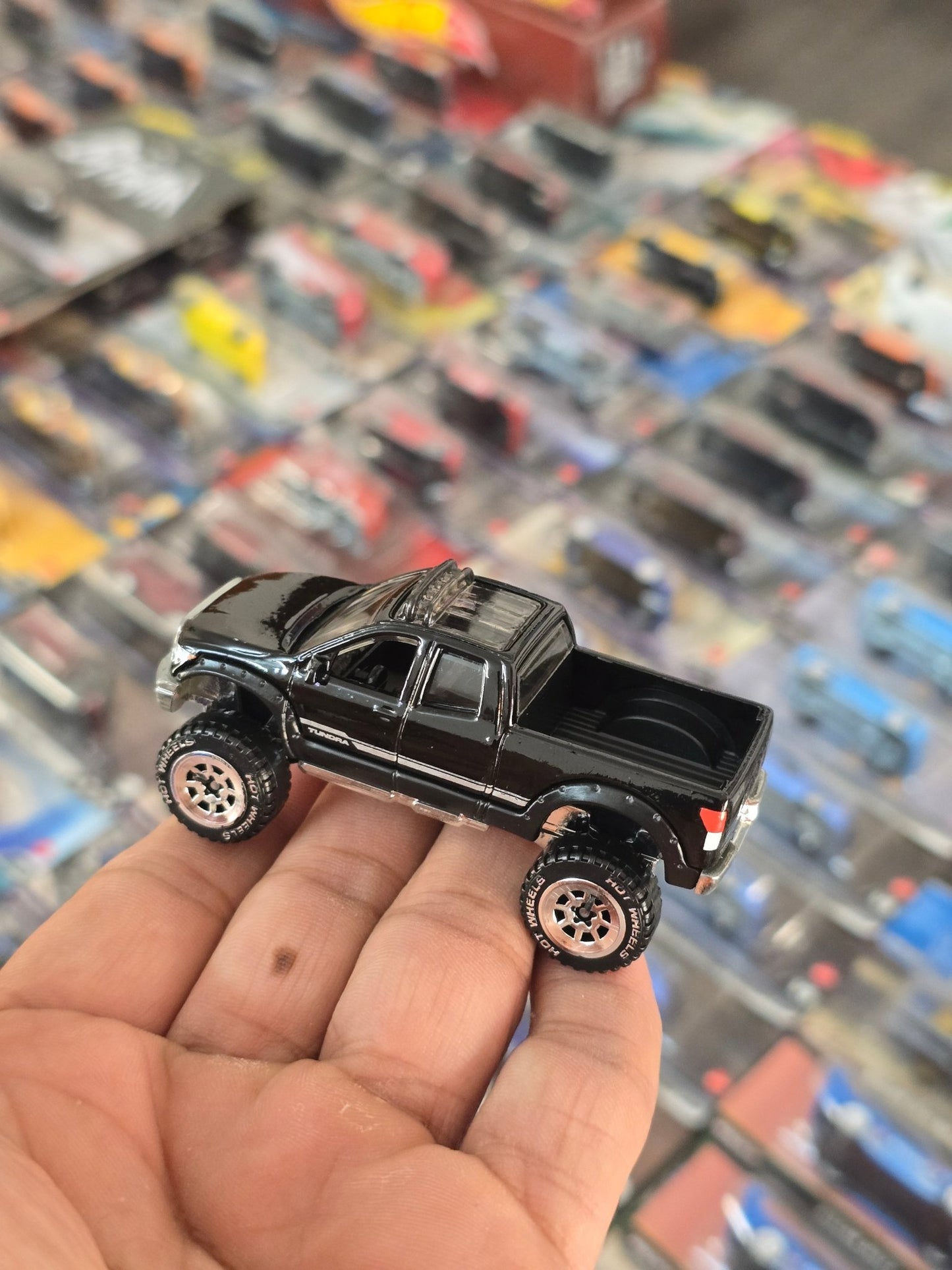 Hot Wheels 2010 Toyota Tundra - Silver Series (Uncarded) - Kinder Logs