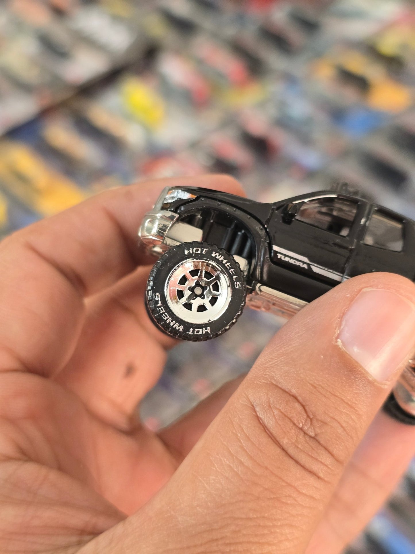 Hot Wheels 2010 Toyota Tundra - Silver Series (Uncarded) - Kinder Logs