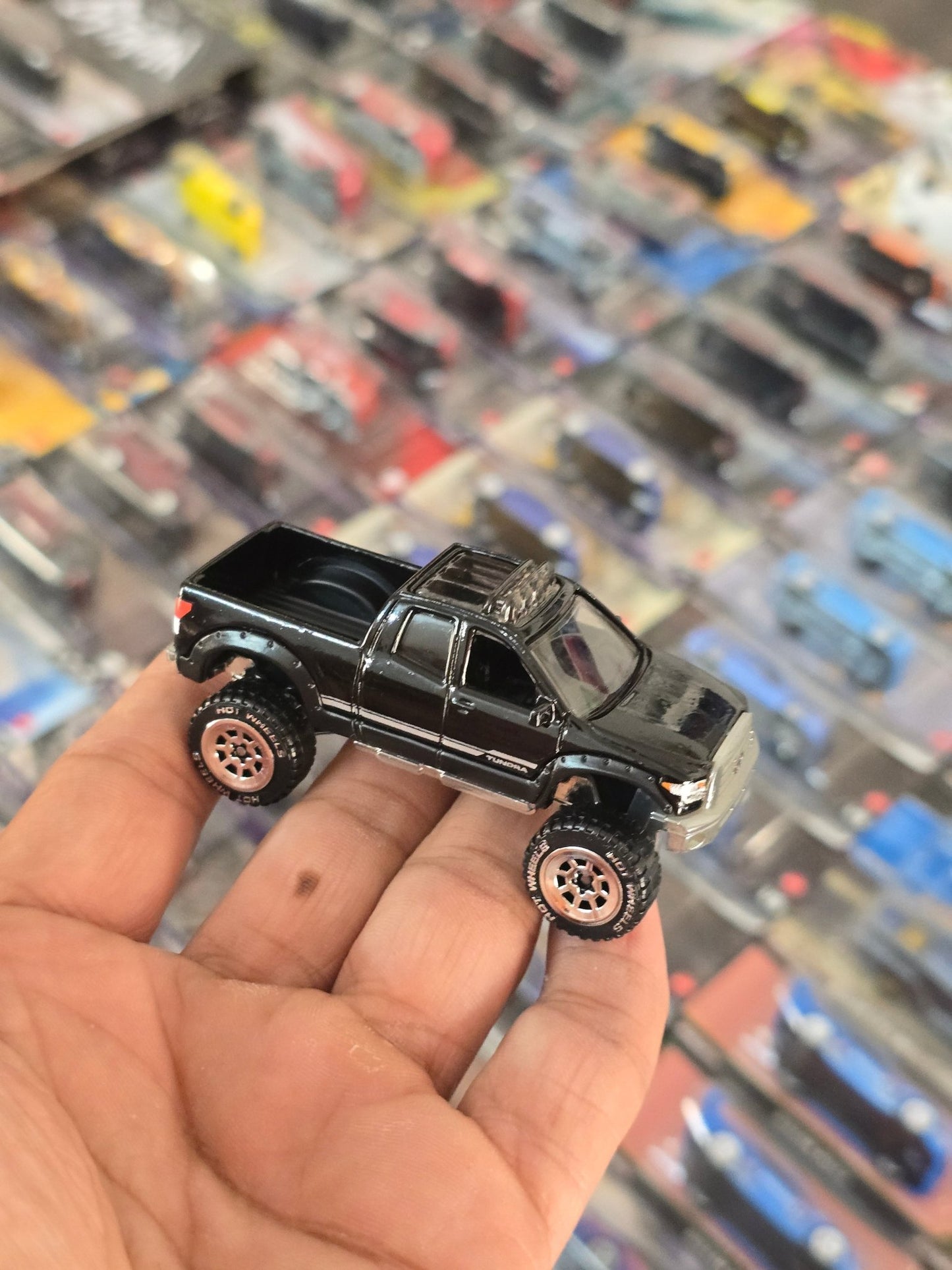 Hot Wheels 2010 Toyota Tundra - Silver Series (Uncarded) - Kinder Logs