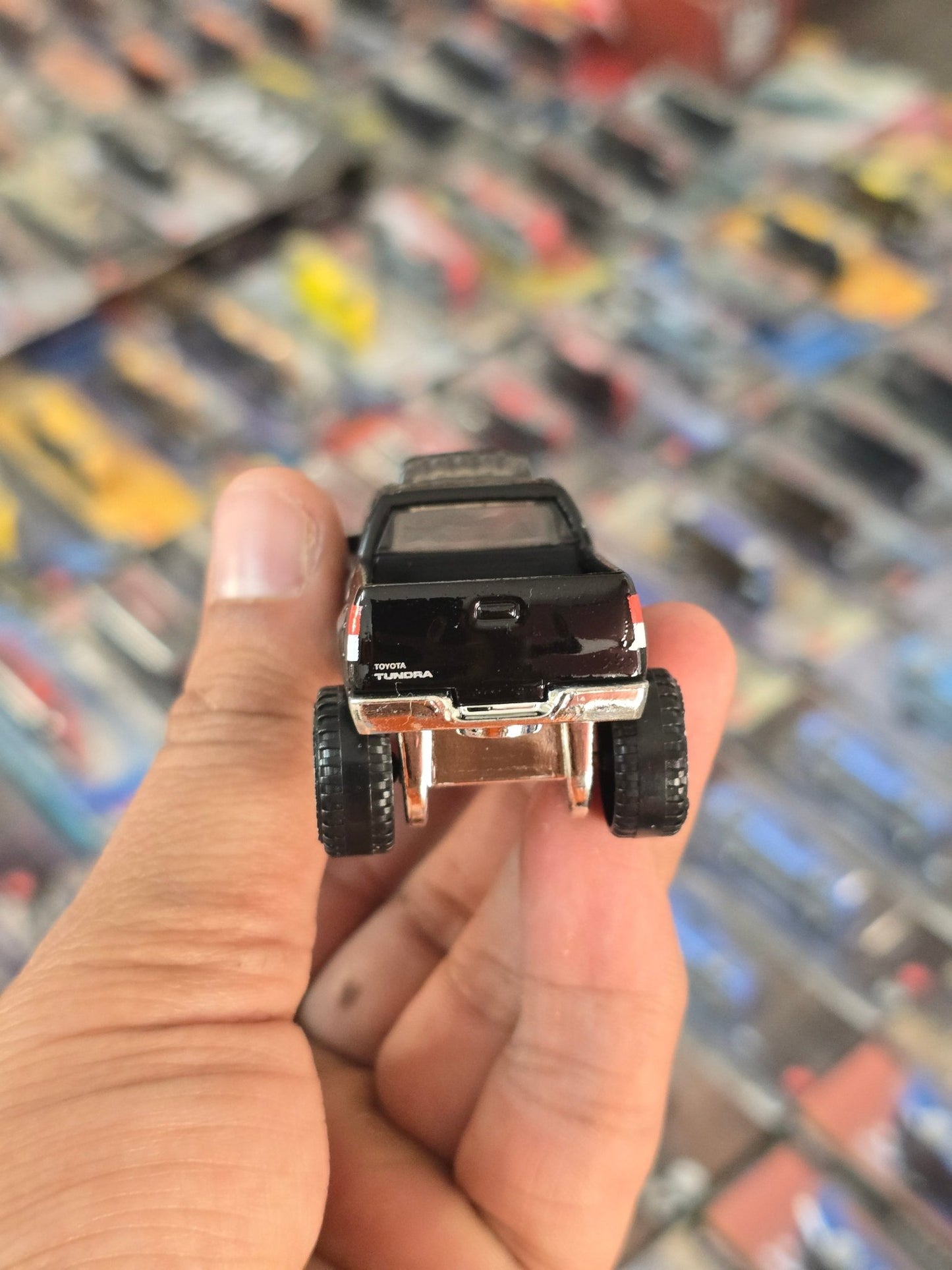 Hot Wheels 2010 Toyota Tundra - Silver Series (Uncarded) - Kinder Logs