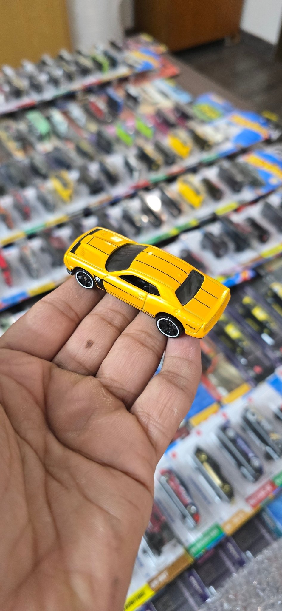 Hot Wheels 2015 Dodge Challenger SRT - Yellow (Uncarded) - Kinder Logs