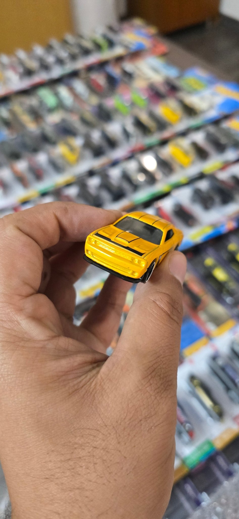 Hot Wheels 2015 Dodge Challenger SRT - Yellow (Uncarded) - Kinder Logs