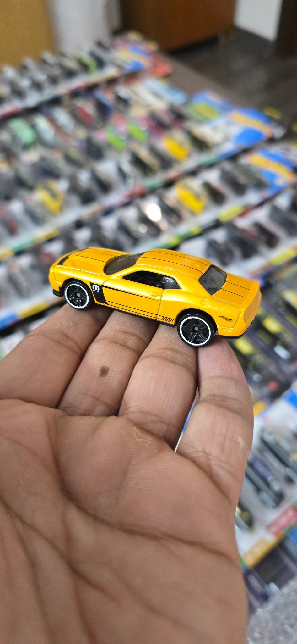 Hot Wheels 2015 Dodge Challenger SRT - Yellow (Uncarded) - Kinder Logs