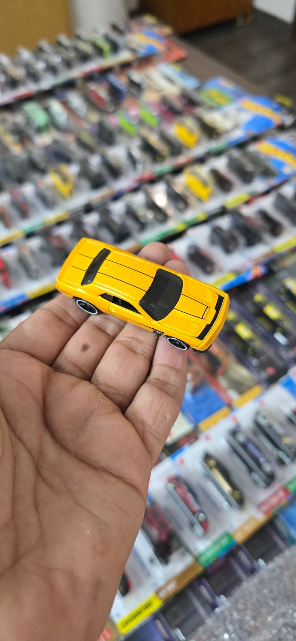 Hot Wheels 2015 Dodge Challenger SRT - Yellow (Uncarded) - Kinder Logs