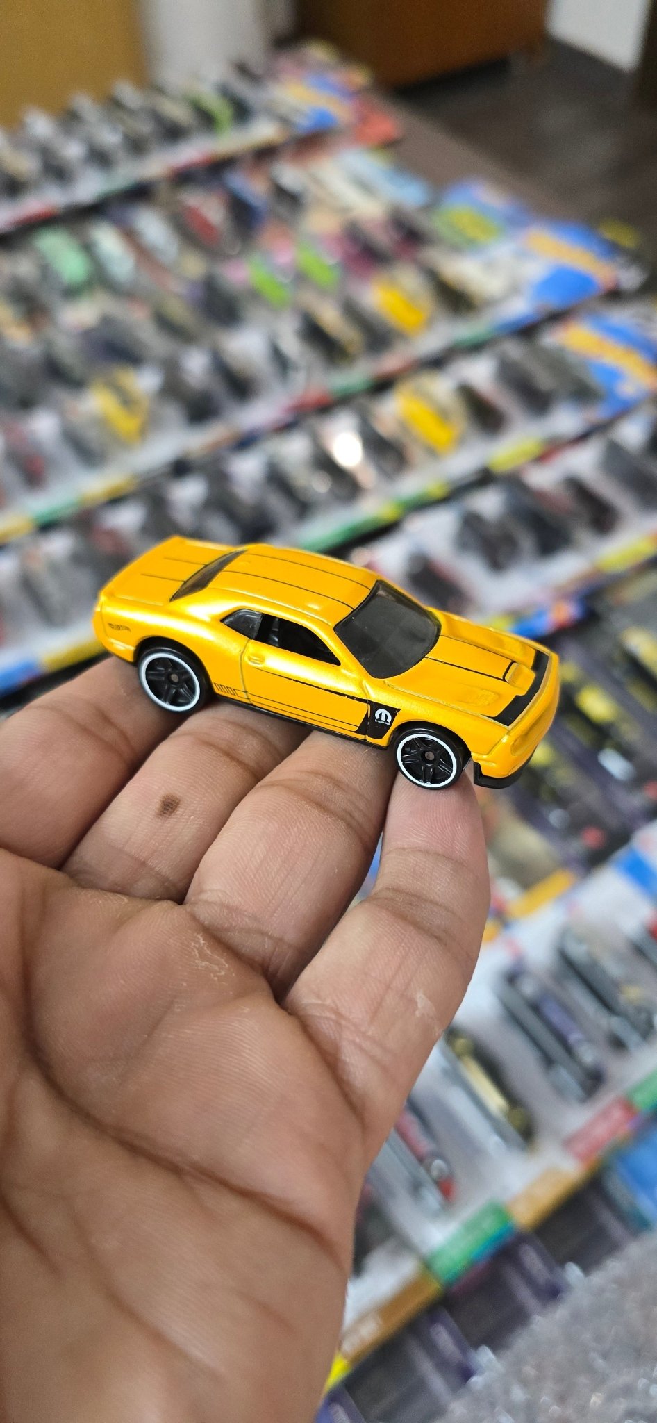 Hot Wheels 2015 Dodge Challenger SRT - Yellow (Uncarded) - Kinder Logs