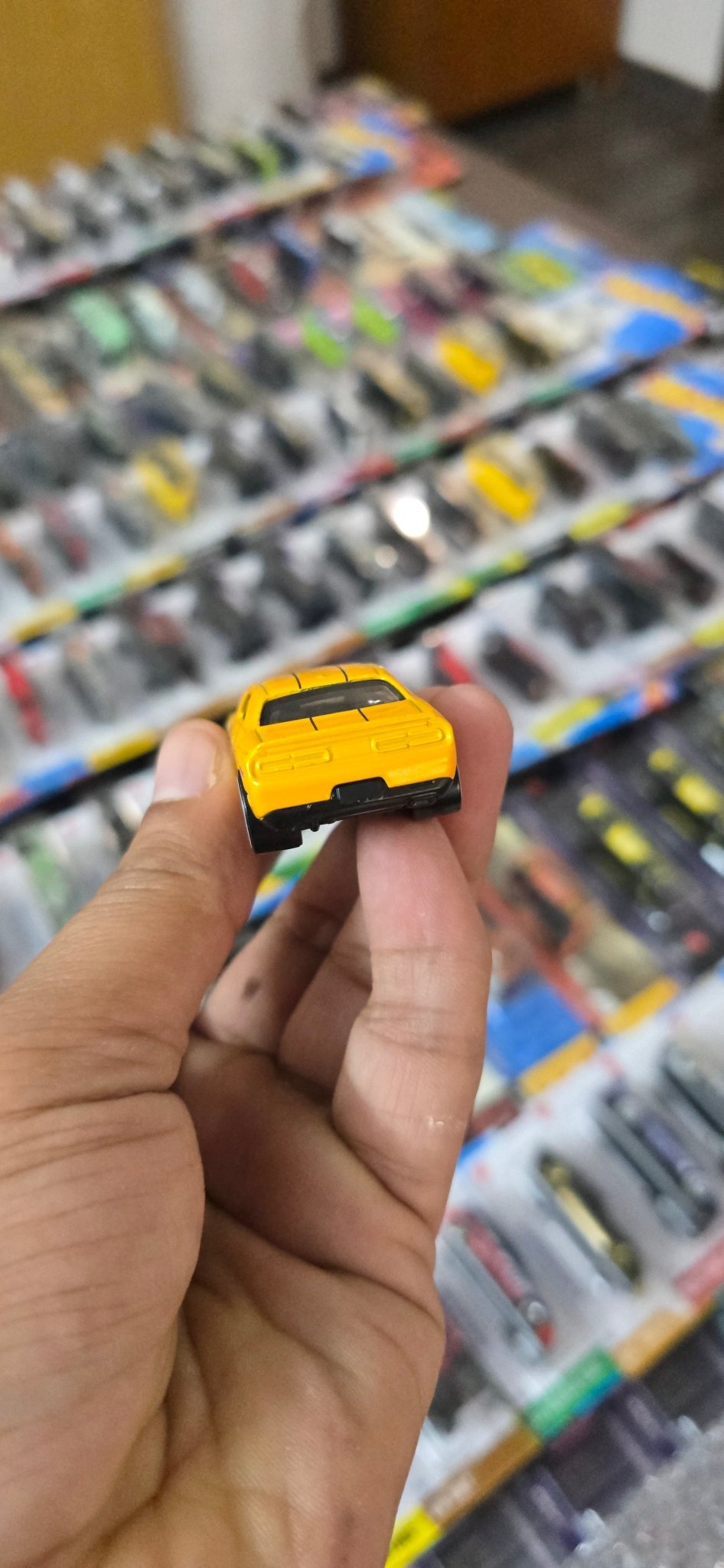 Hot Wheels 2015 Dodge Challenger SRT - Yellow (Uncarded) - Kinder Logs