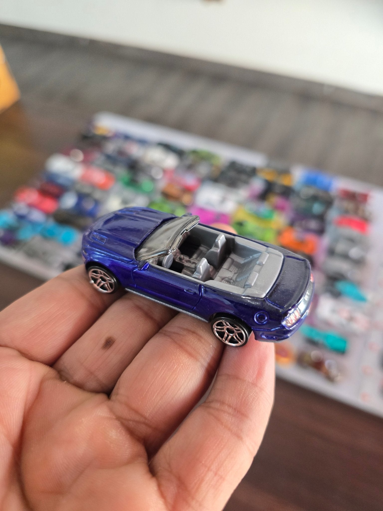 Hot Wheels 2015 Ford Mustang GT Convertible - Blue (Uncarded) - Kinder Logs