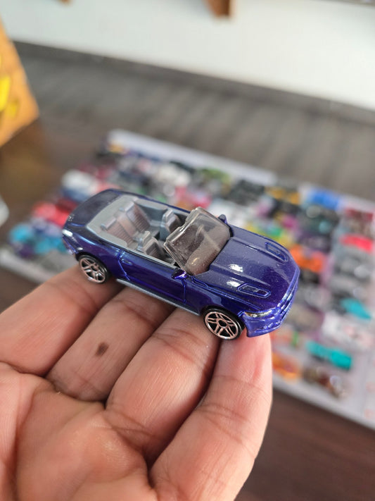 Hot Wheels 2015 Ford Mustang GT Convertible - Blue (Uncarded) - Kinder Logs