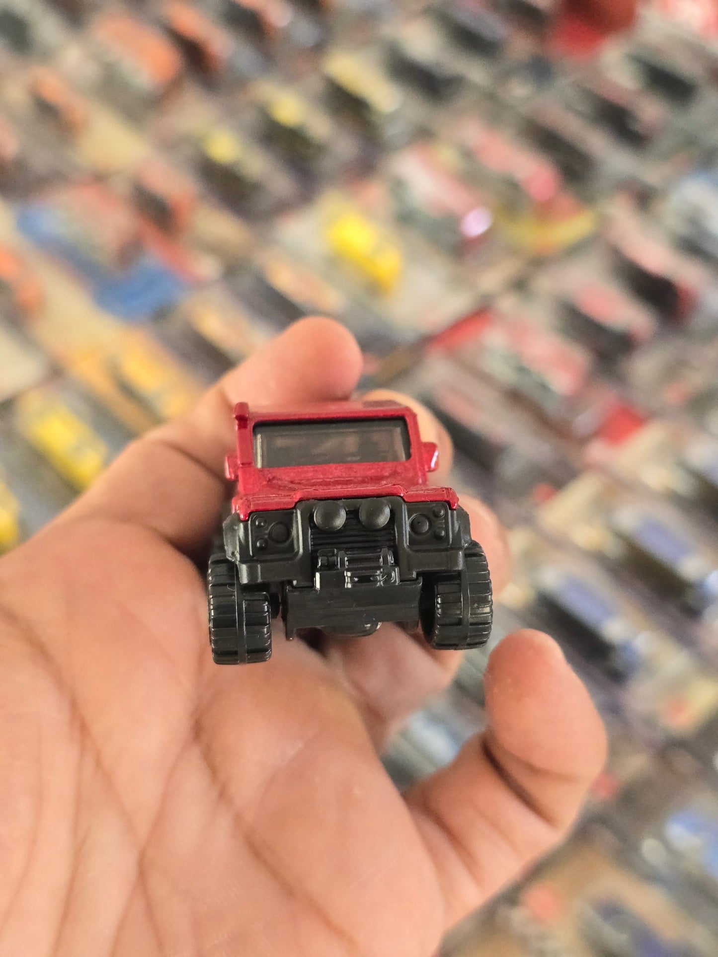Hot Wheels 2015 Land Rover Defender Double Cab - Red (Uncarded) - Kinder Logs