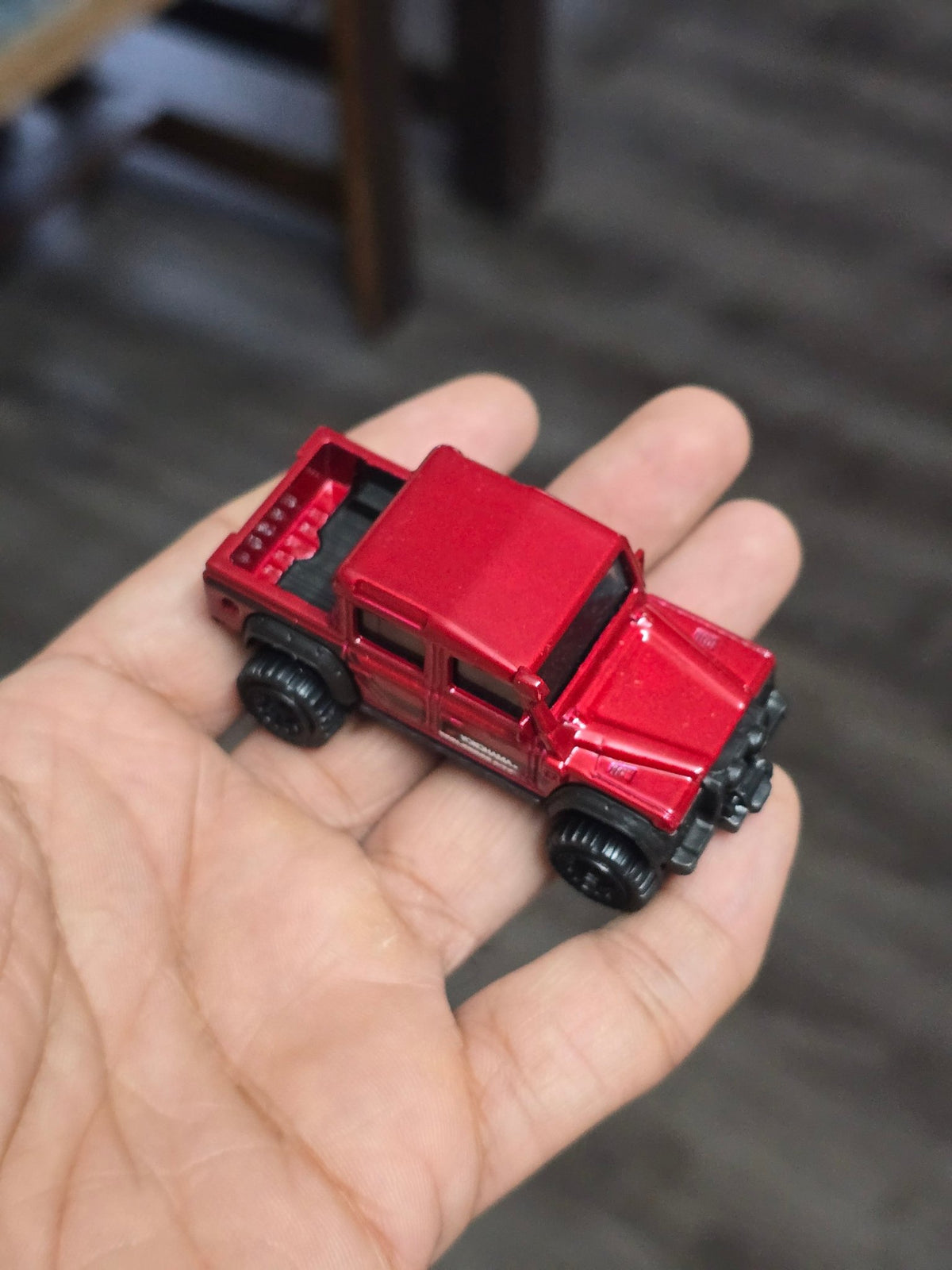 Hot Wheels 2015 Land Rover Defender Double Cab - Red (Uncarded - New) - Kinder Logs