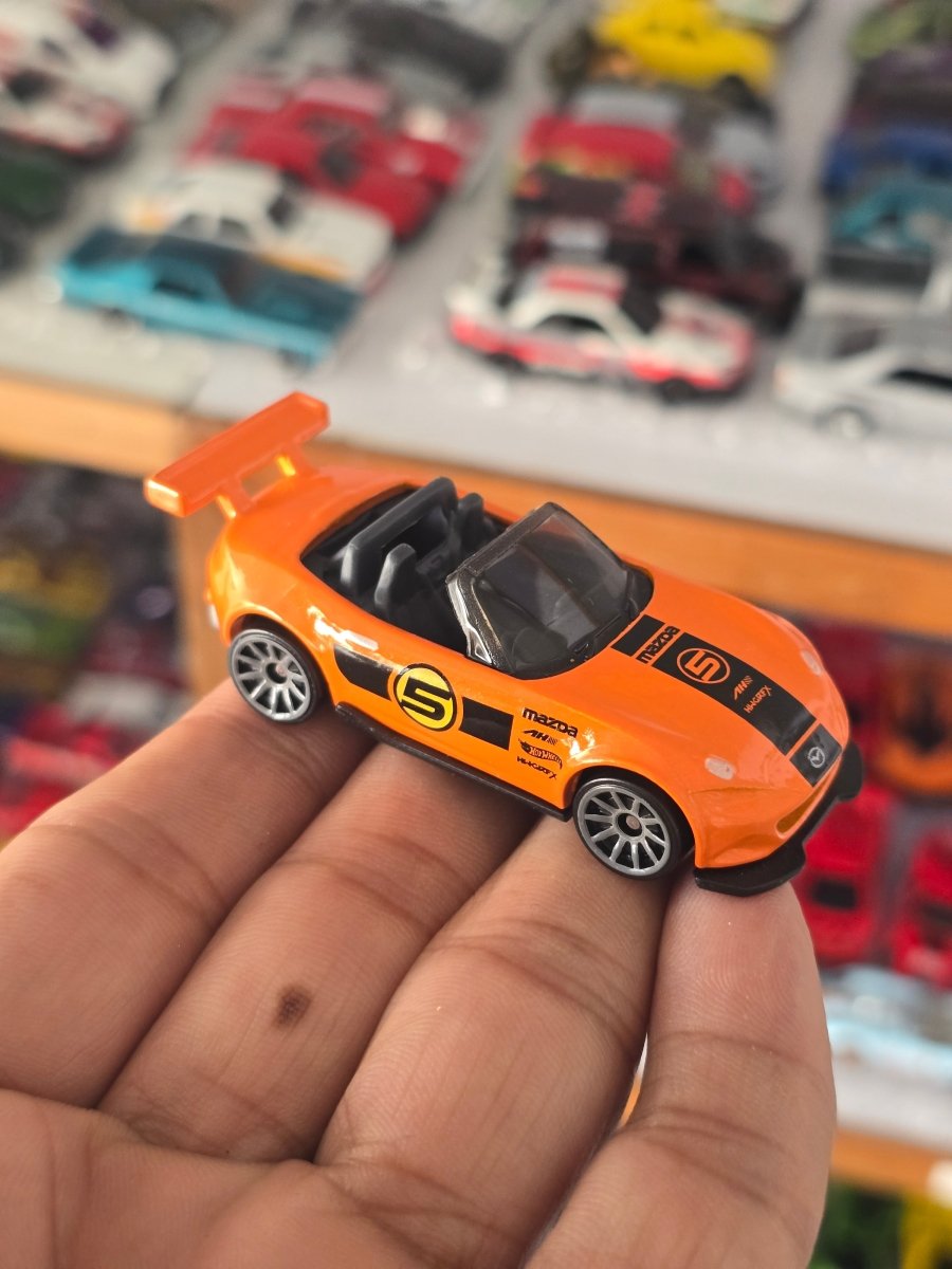 Hot Wheels 2015 Mazda MX - 5 Miata - Orange (Uncarded) - Kinder Logs