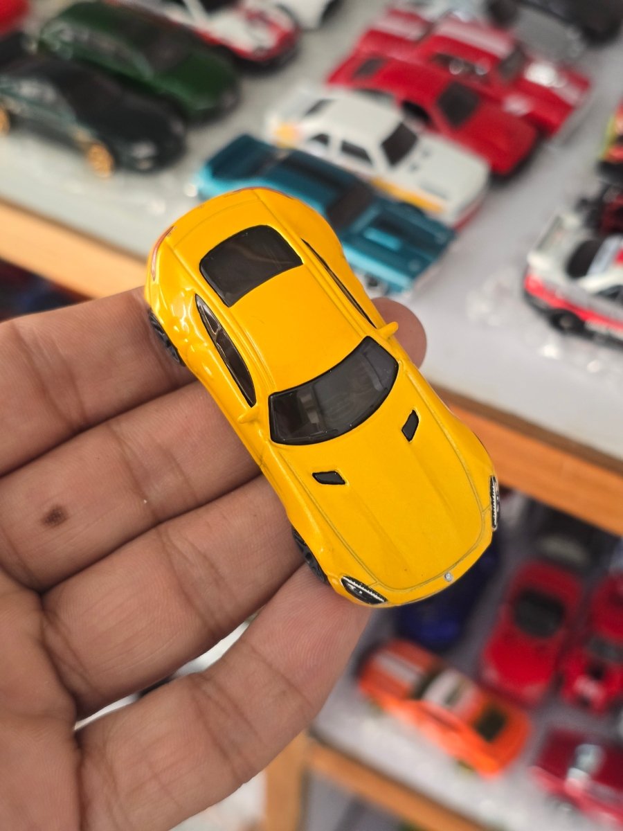 Hot Wheels 2015 Mercedes AMG GT - Gold (Uncarded) - Kinder Logs