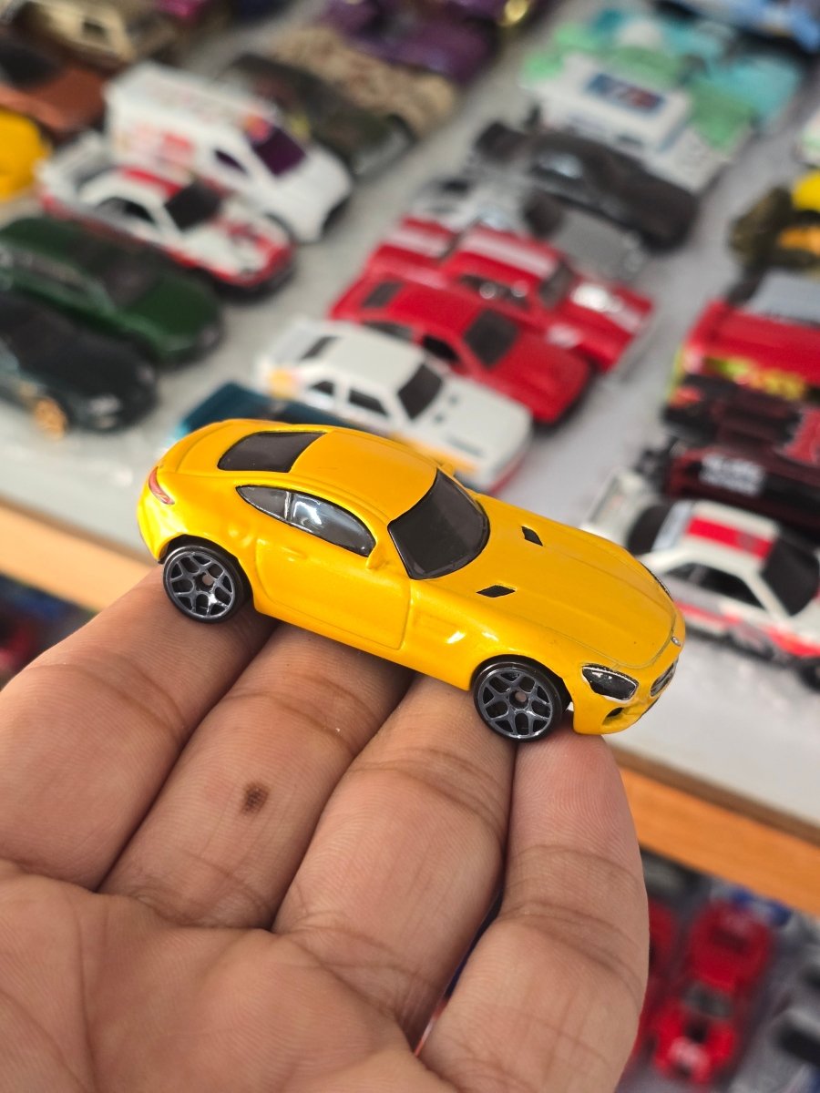 Hot Wheels 2015 Mercedes AMG GT - Gold (Uncarded) - Kinder Logs