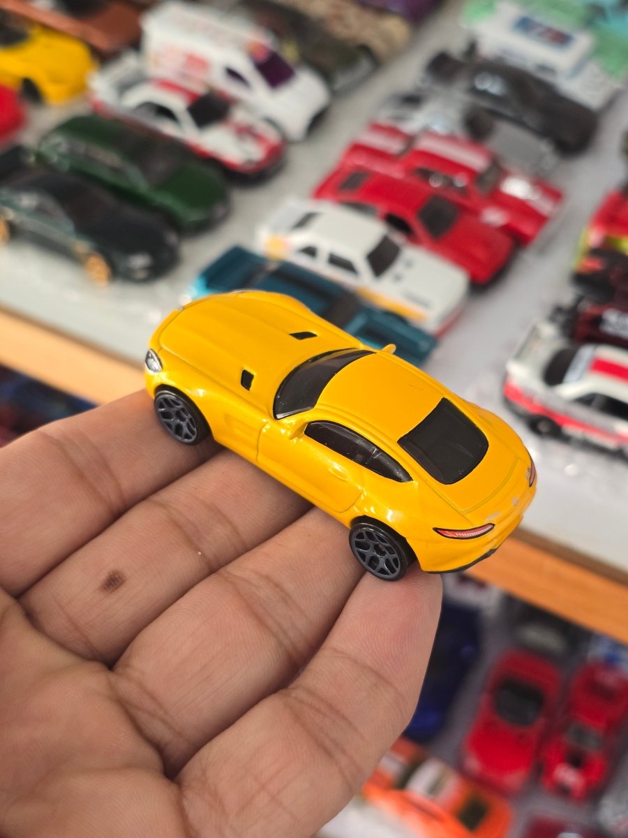 Hot Wheels 2015 Mercedes AMG GT - Gold (Uncarded) - Kinder Logs