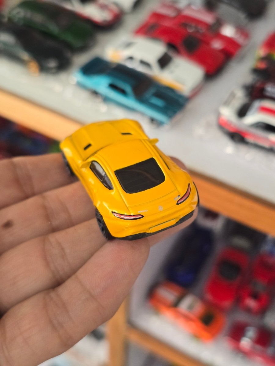 Hot Wheels 2015 Mercedes AMG GT - Gold (Uncarded) - Kinder Logs