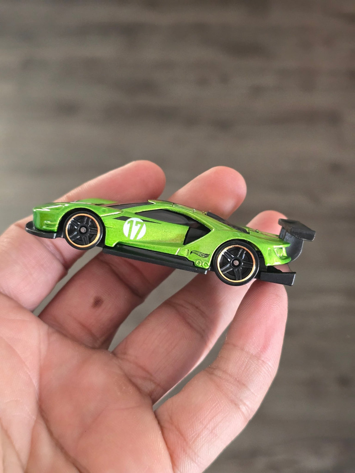 Hot Wheels 2016 Ford GT Race - Green (Pre - Owned) - Kinder Logs