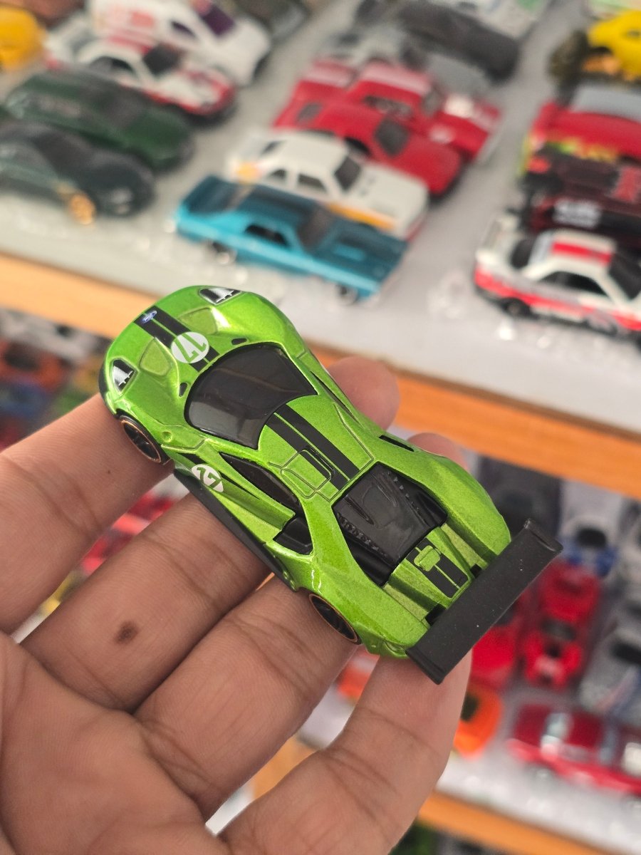 Hot Wheels 2016 Ford GT Race - Green (Uncarded) - Kinder Logs