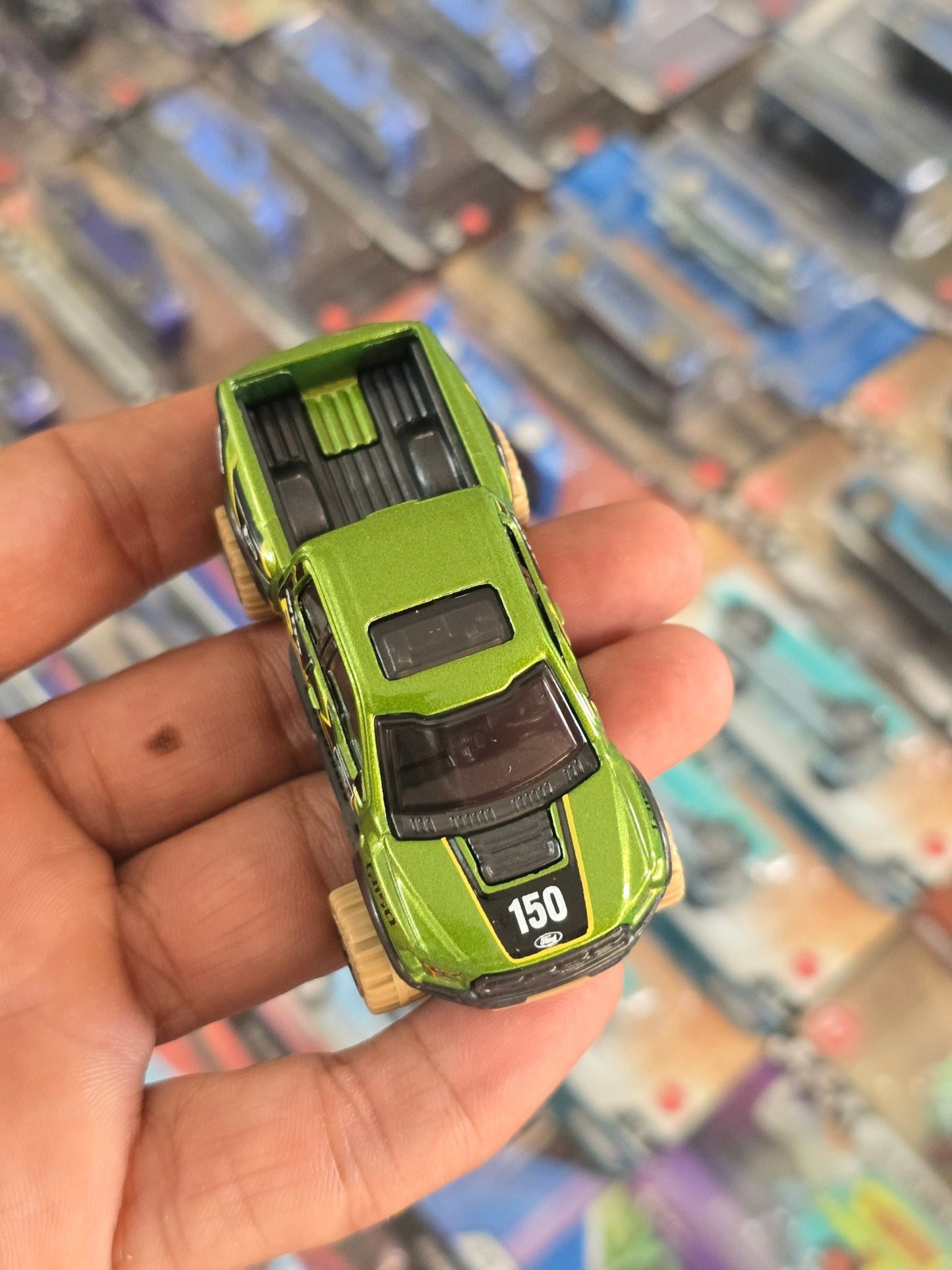 Hot Wheels 2017 Ford F150 Raptor (Uncarded) - Kinder Logs