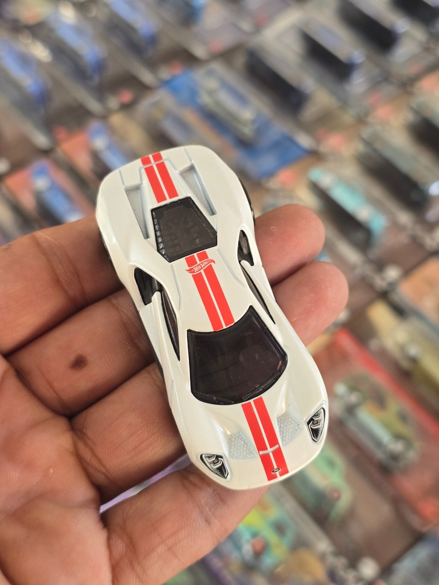 Hot Wheels 2017 Ford GT - White (Uncarded) - Kinder Logs