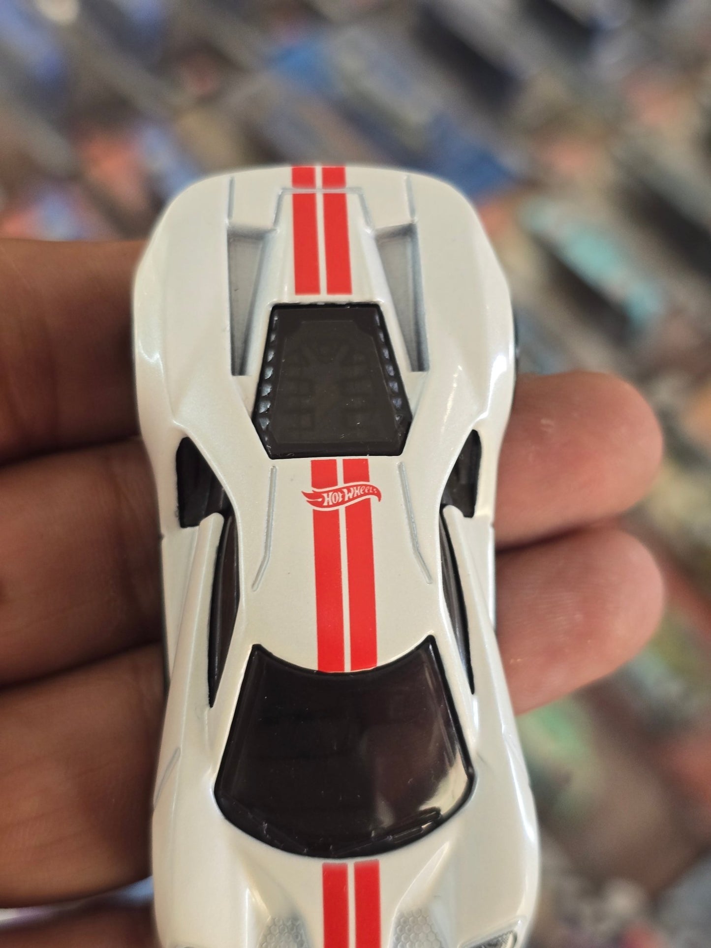 Hot Wheels 2017 Ford GT - White (Uncarded) - Kinder Logs