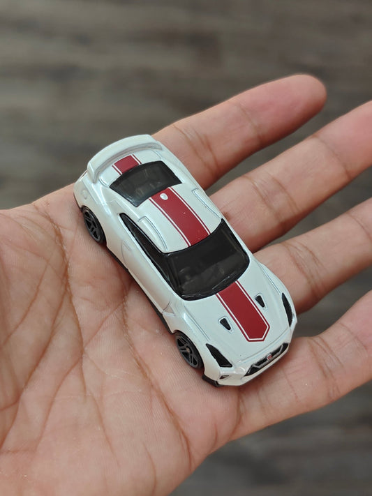 Hot Wheels 2017 Nissan GT-R R35 50th Anniversary Version (Uncarded - New) - Kinder Logs