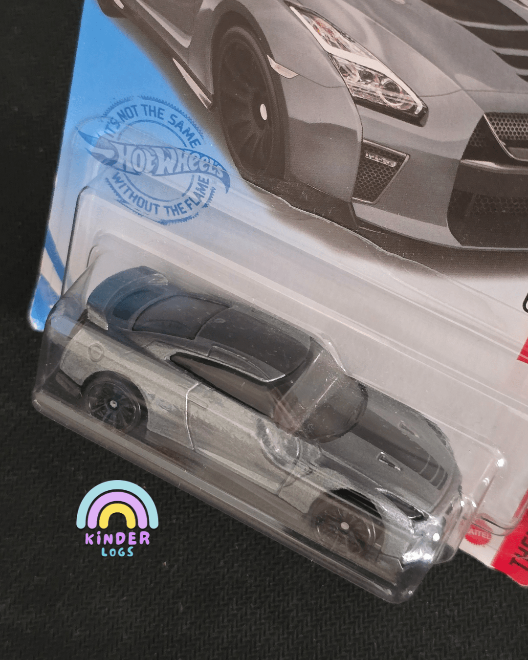 Hot Wheels 2017 Nissan GT - R (R35) - Grey (Imported) - Kinder Logs