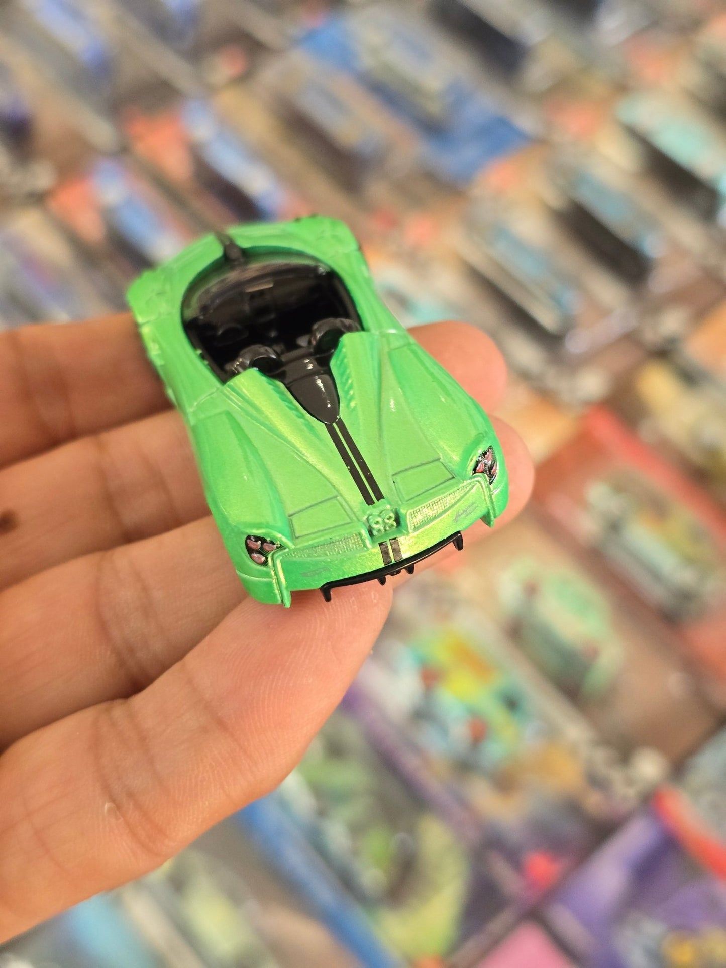 Hot Wheels 2017 Pagani Huayra Roadster - Green (Uncarded) - Kinder Logs