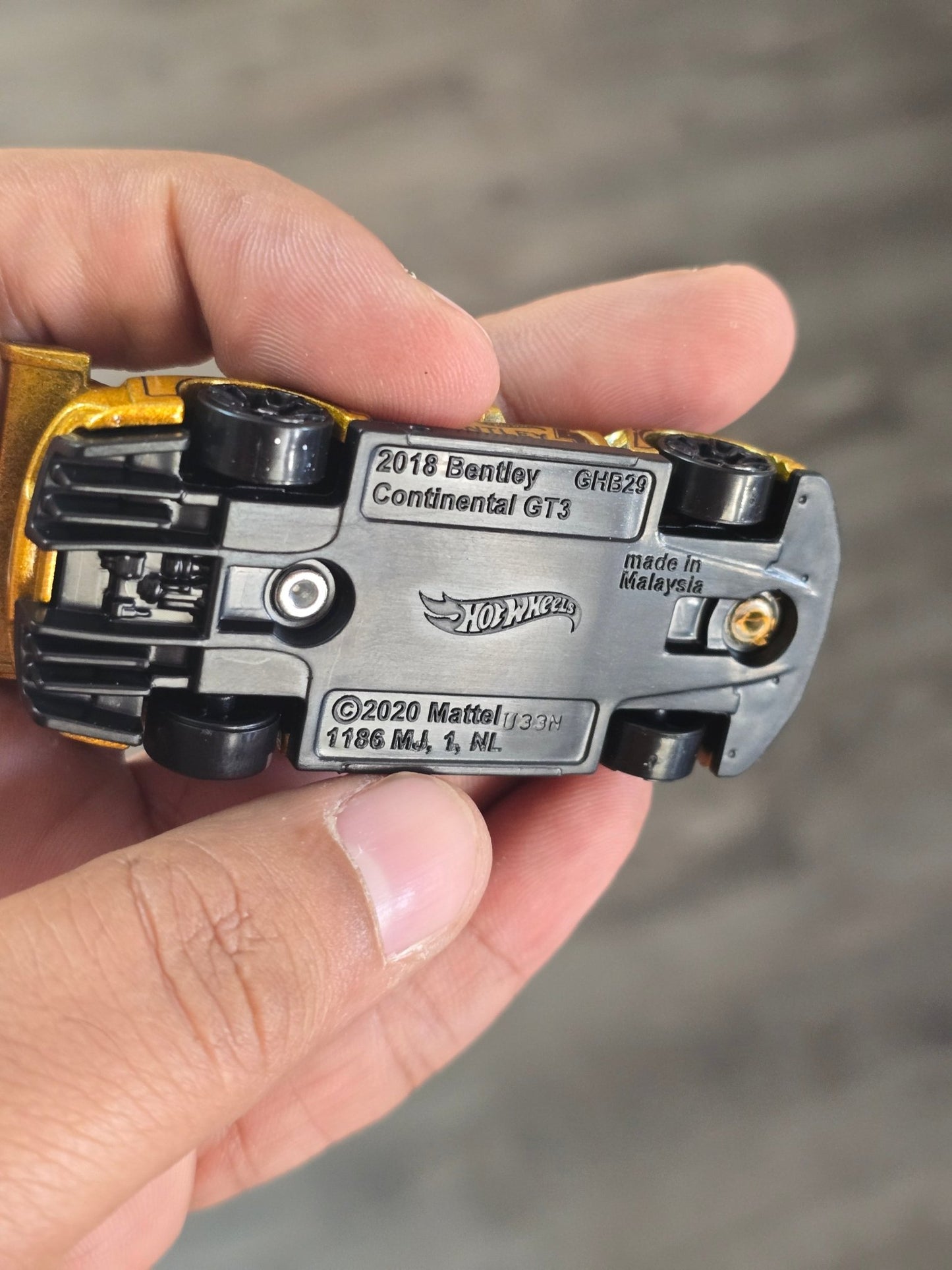 Hot Wheels 2018 Bentley Continental GT3 - Gold (Uncarded - New) - Kinder Logs