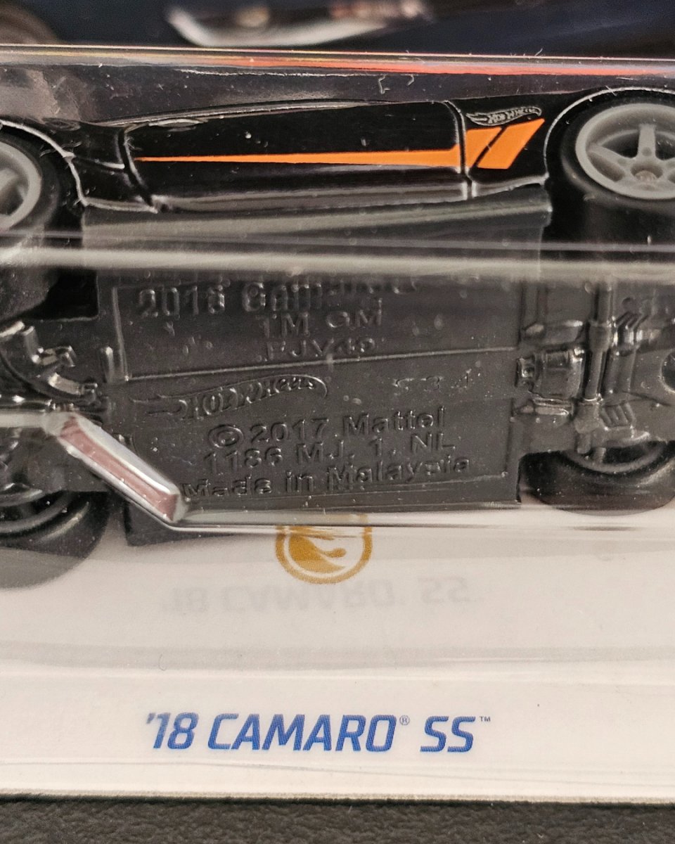 Hot Wheels 2018 Camaro SS Super Treasure Hunt (STH) - Kinder Logs
