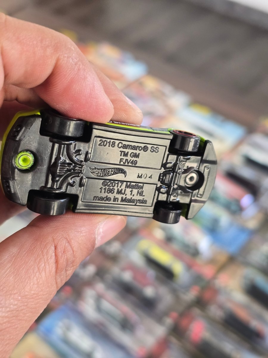 Hot Wheels 2018 Chevrolet Camaro SS Brembo Edition (Uncarded) - Kinder Logs