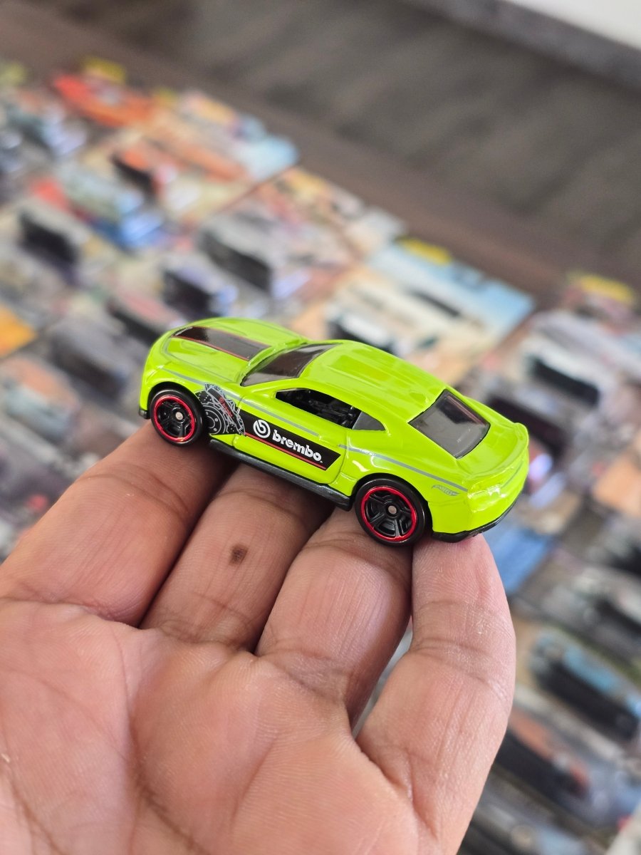 Hot Wheels 2018 Chevrolet Camaro SS Brembo Edition (Uncarded) - Kinder Logs